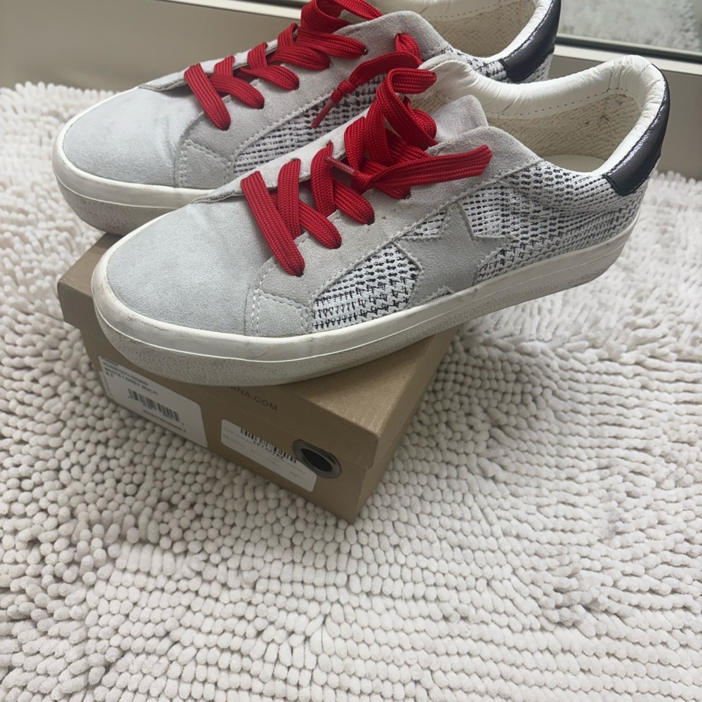 Vintage Havana Gray and Red Athletic Shoes